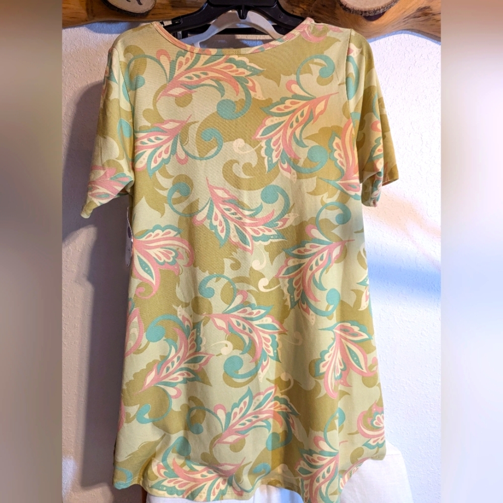 LulaRoe Perfect T Shirt Size Medium BNWT - Picture 2 of 8